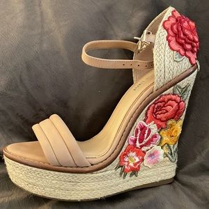 Never worn size 5 Gianni Bini Floral Wedges
